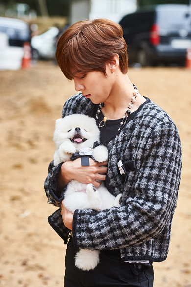 ソロ活動も大忙し！元X1のキム・ウソクら、K-POPアイドルたちが愛犬